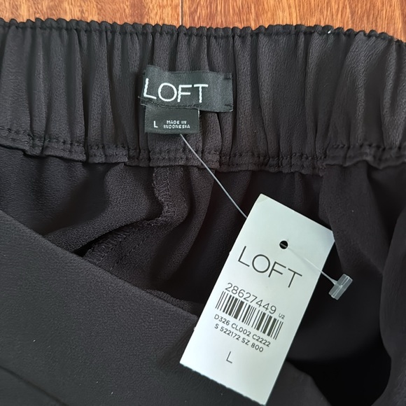 Loft satin cargo pants. NWT - Picture 5 of 6